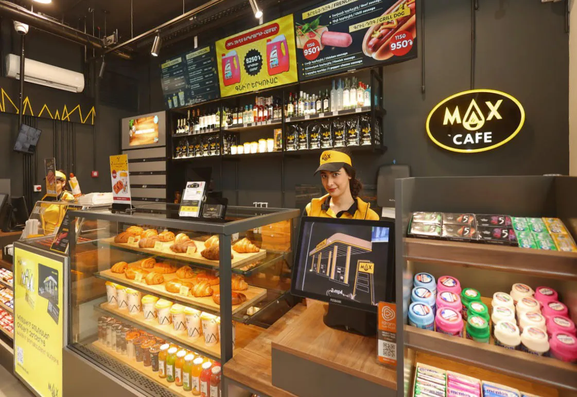 MaxOil — café at the station